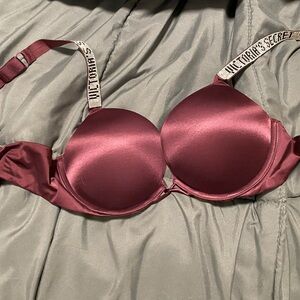 Victoria’s Secret bombshell bra!